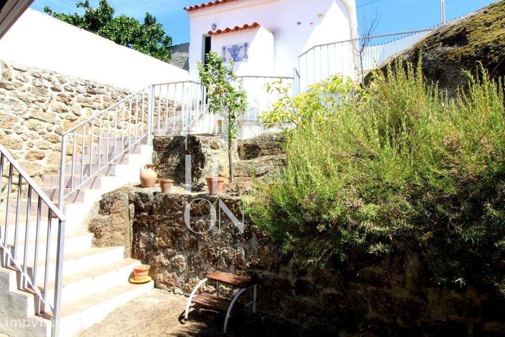 Moradia de charme Reabilitada com Garagem e Logradouro-34