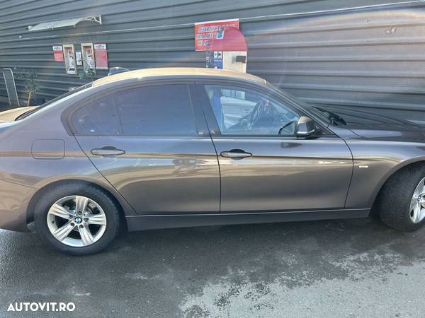 BMW Seria 3 320d xDrive Aut. Modern Line - 25