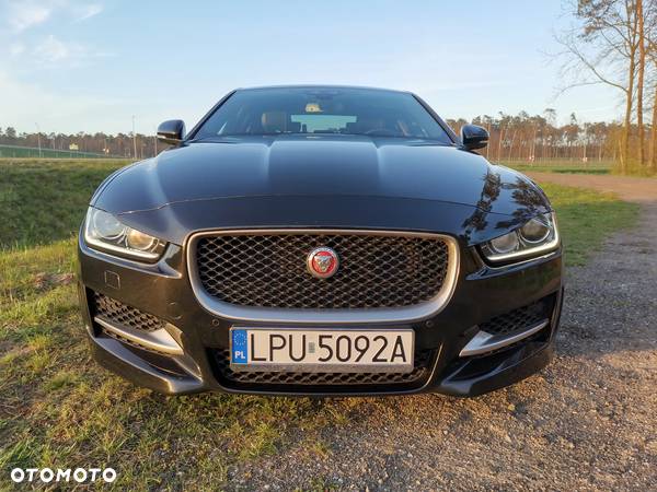 Jaguar XE 2.0 D R-Sport - 6