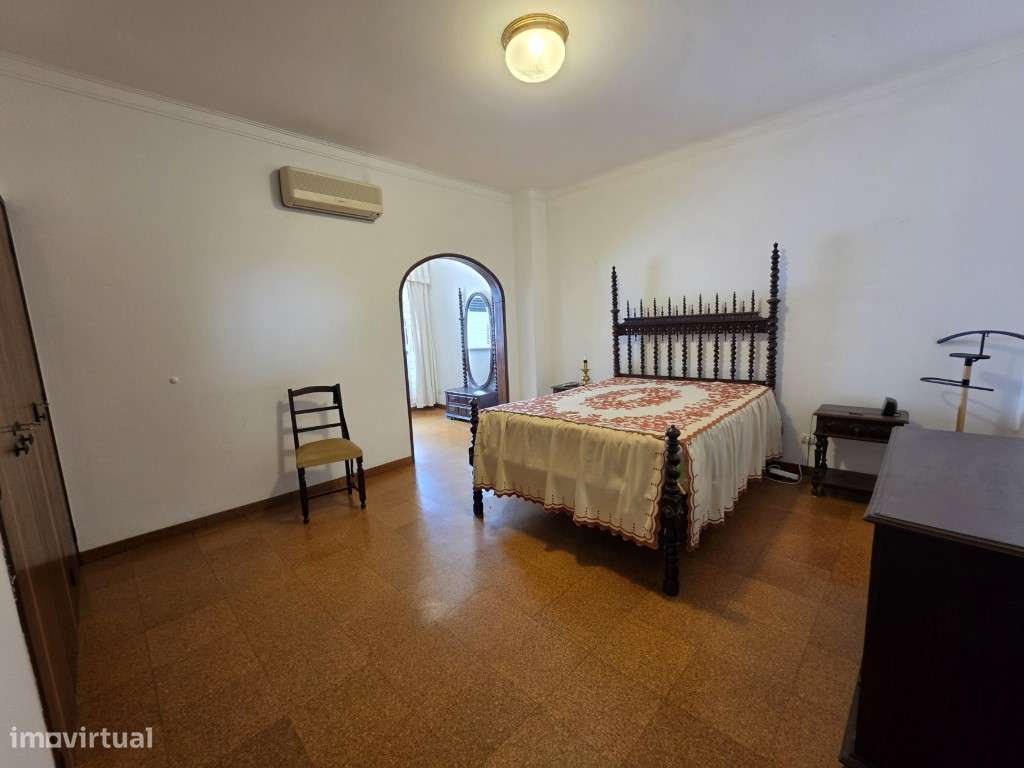 Moradia T5 com Garagem e Jardim | Centro de Elvas-19