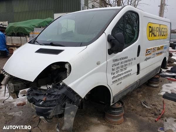 Dezmembrez Renault Trafic 2014 2.0dci Euro 5 - 1