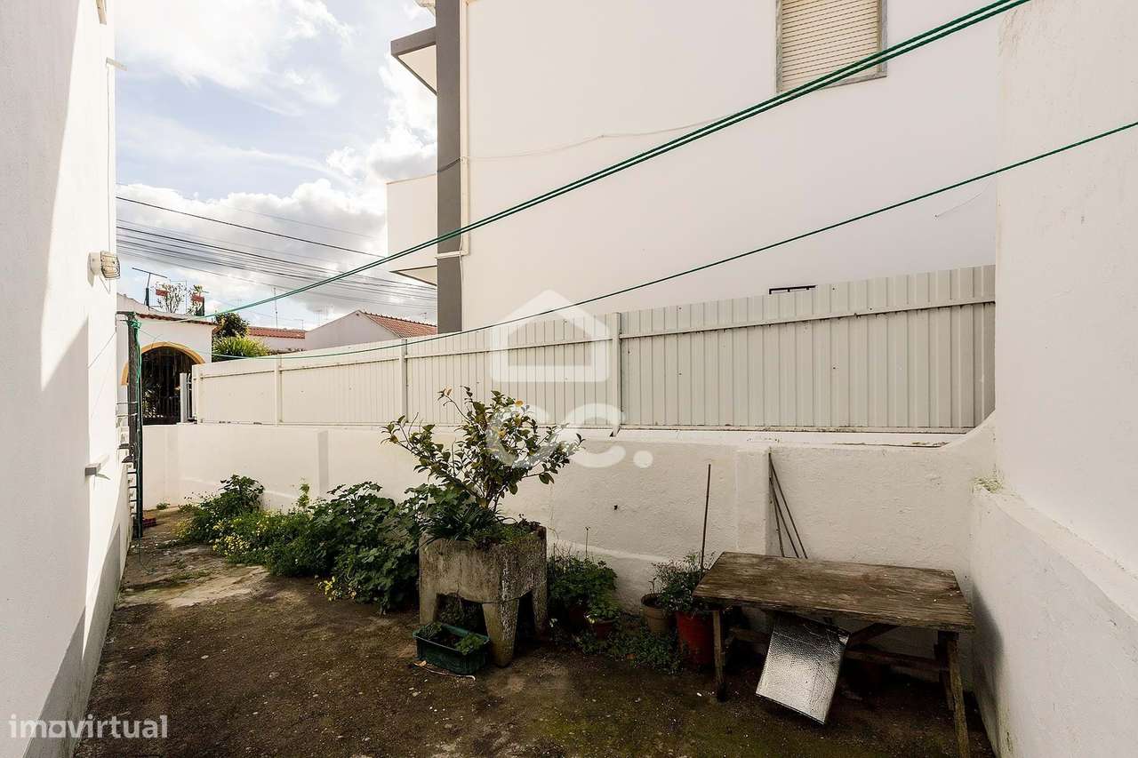 Prédio com Moradia T2 c/ Quintal e Comércio | Srª da Saúde, Évora - Grande imagem: 4/30
