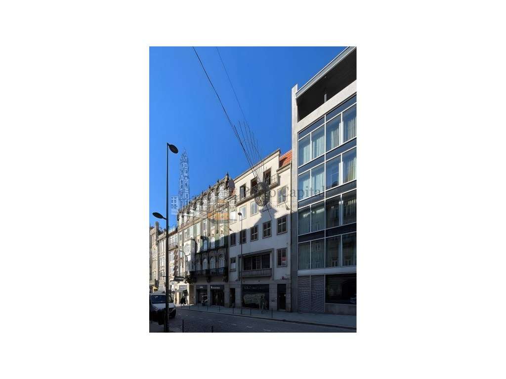 EXCELENTE APARTAMENTO T2 COM 94,20 M2 E ARRUMOS NO CENTRO DO PORTO - Grande imagem: 4/24