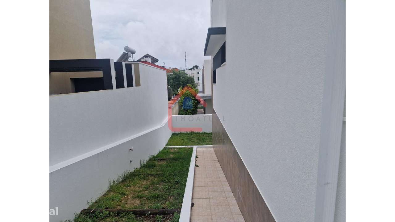 Moradia Isolada em Almada-11
