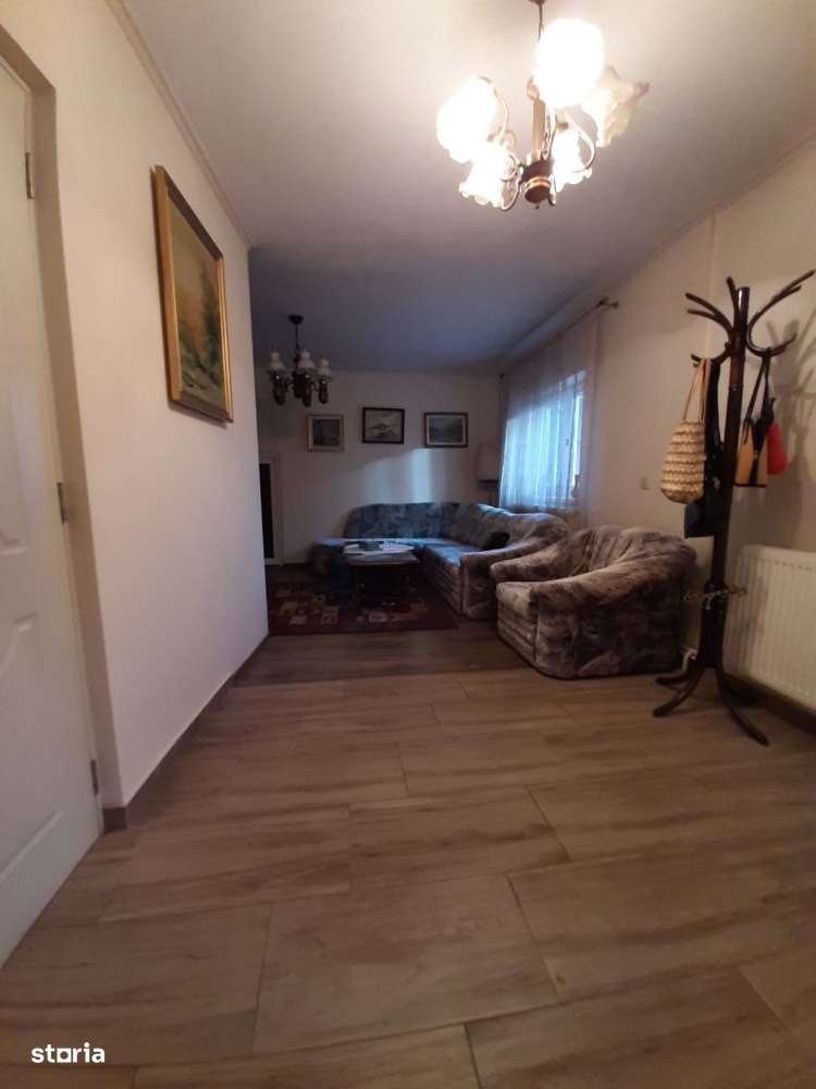Casa cu etaj, 4 camere, 5 Ari teren, semicentral Satu Mare-13