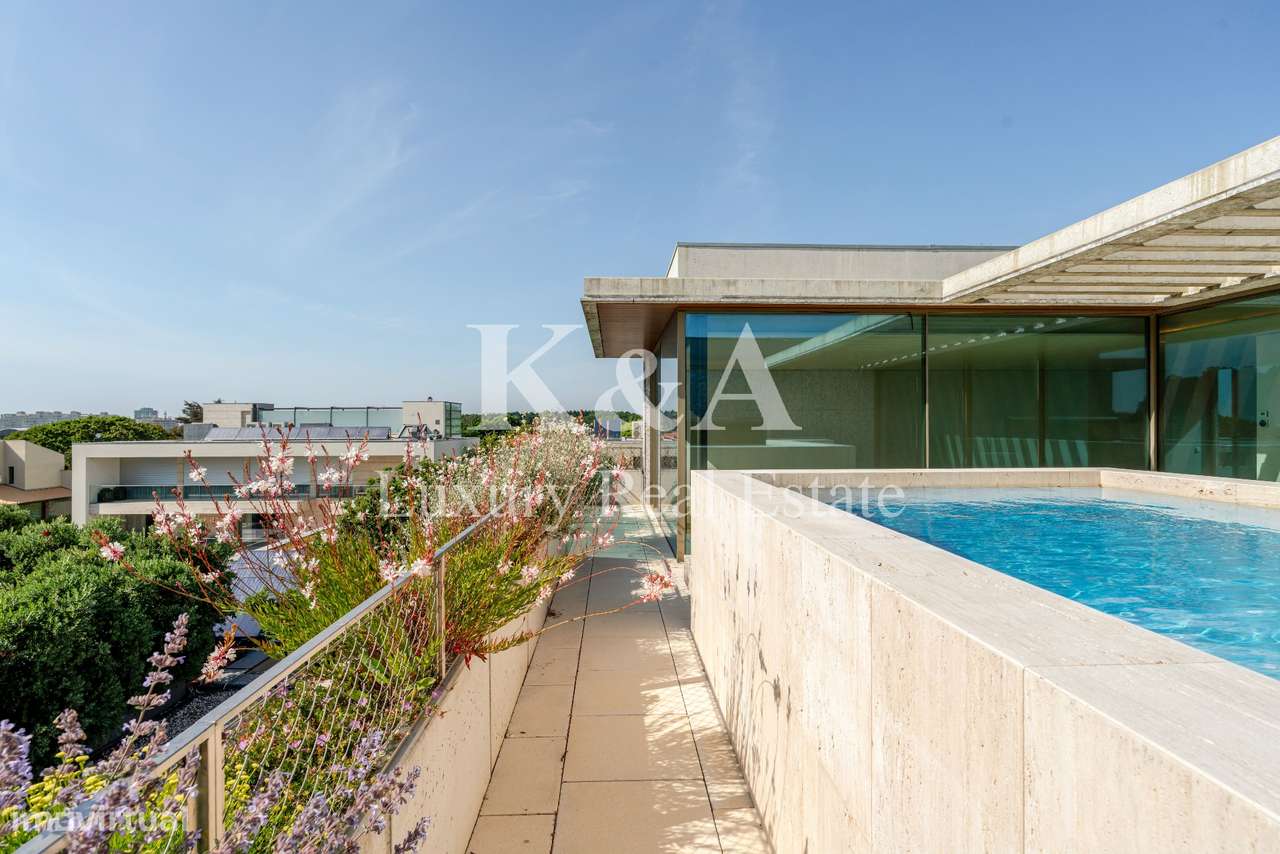 Apartamento Penthouse T4 com terraço e piscina na Foz-13