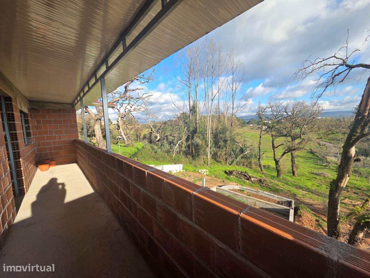 Moradia com Potencial de Ampliação para T4 em Lapa – Pombal.-11