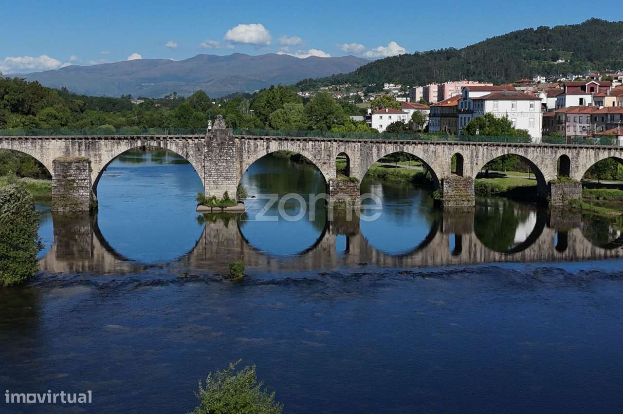 TERRENO COM CASA PARA RECONSTRUIR EM ARCOS DE VALDEVEZ - Grande imagem: 3/16