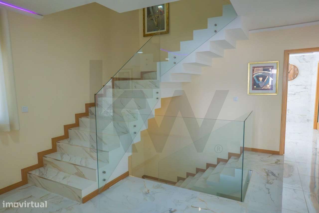 Luxo e exclusividade em Famões com vista sob Lisboa-19