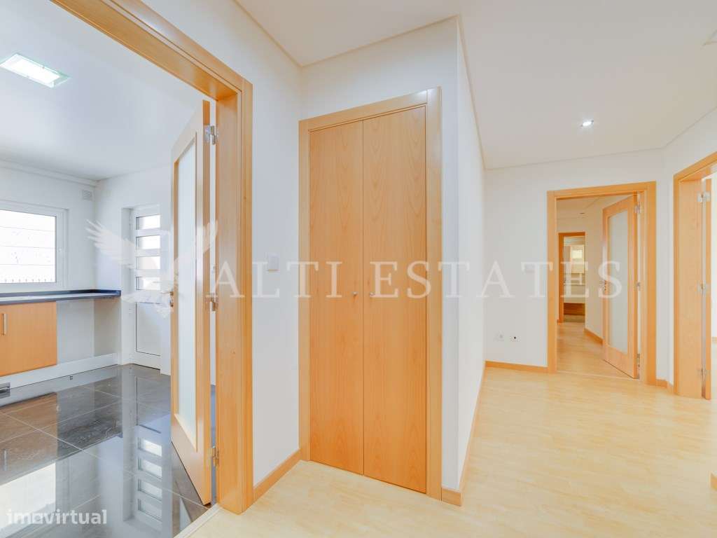 Apartamento Duplex T3 Virado a Sul com Vista Mar, Pronto a Estrear-6