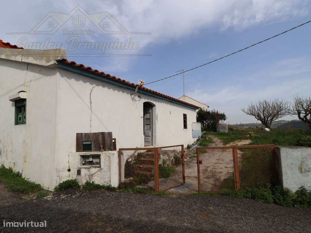 Moradia T3 com garagem e terreno 4120m2-7