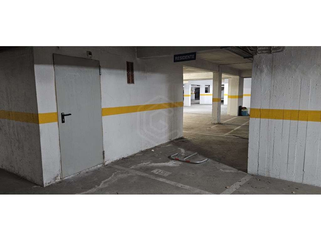 Parqueamento em cave no centro da cidade de Tavira, Algarve - Grande imagem: 3/3