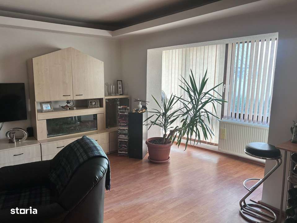 Vanzare-Apartament 3 camere, la parter cu suprafata de 84 mp - Imagine principală: 5/13