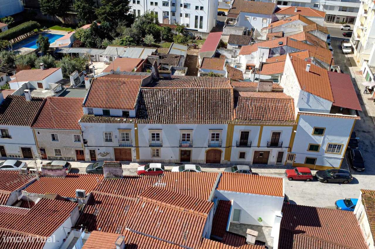 Moradia com 12 Divisões e Terreno de 1119m2 - Centro de Vila Viçosa - Grande imagem: 3/25
