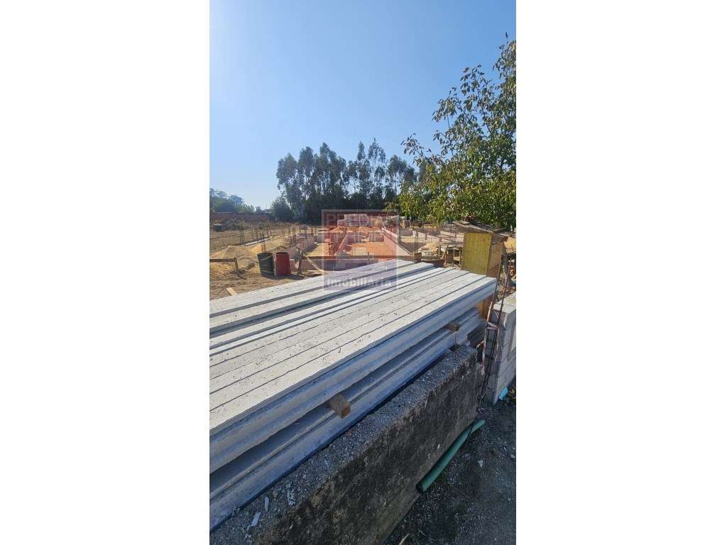 Moradia T3 +1 com piscina em Avanca-17