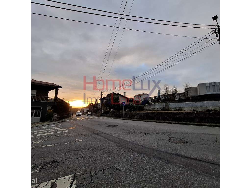 Terreno com 1260 m² em Vilela-5