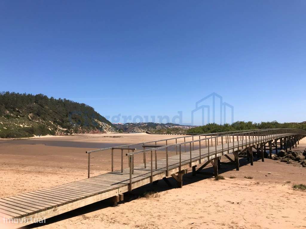 Prédio para renovar junto à praia de São Martinho do Porto-29