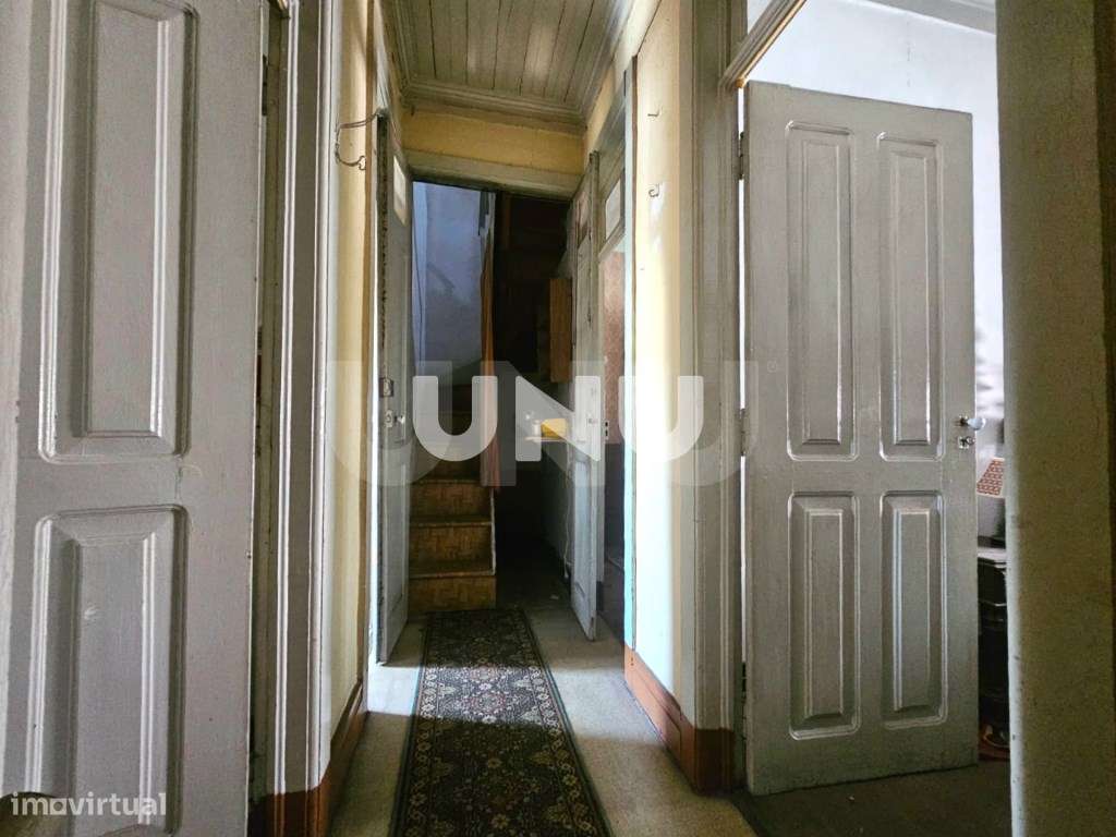 Prédio Urbano - Pleno Centro da Cidade de Viseu-30