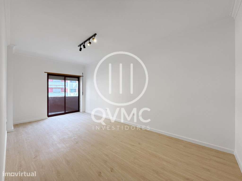 Apartamento T1 na Cavaleira com parqueamento e varanda-24