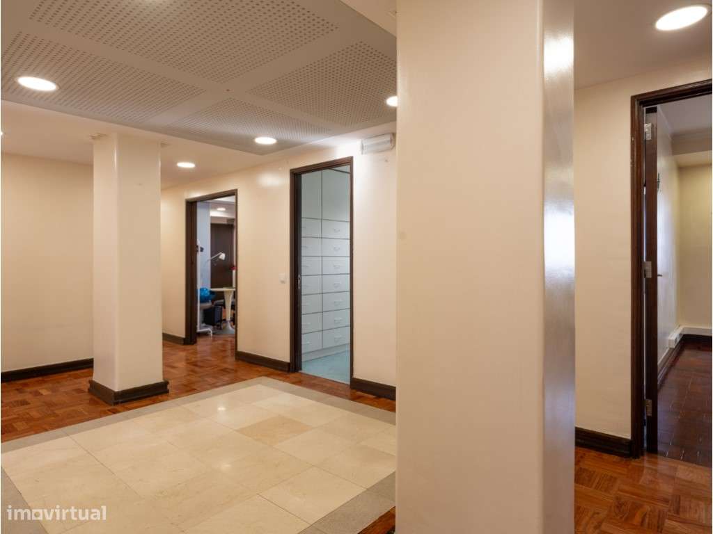 Escritório para remodelação nas Avenidas Novas - Grande imagem: 4/25