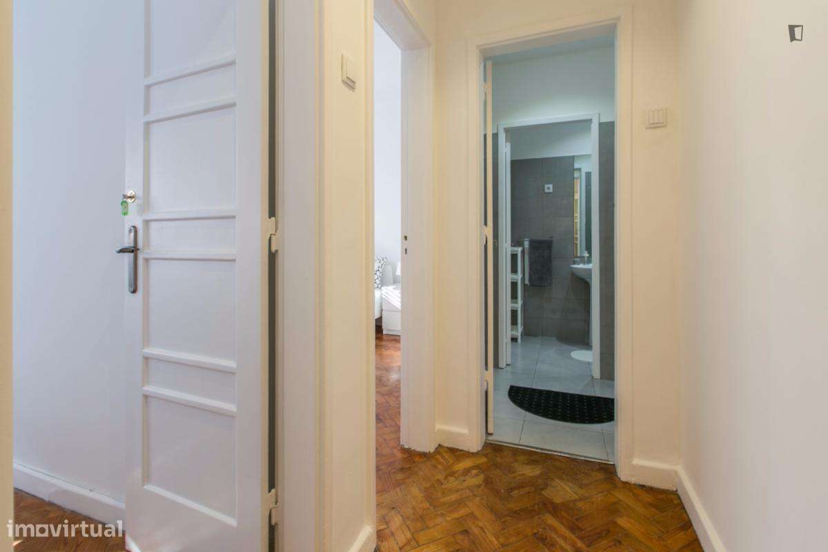 Quarto - localizado em Picoas Lisbon - Grande imagem: 3/9