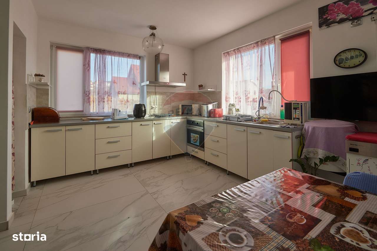 Cladire de vanzare in zona de nord 390 mp, curte generoasa-12