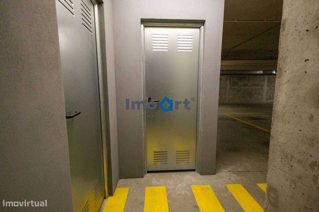 T2 RENOVADO COM VARANDA EXCECIONAL NA PRELADA !-54