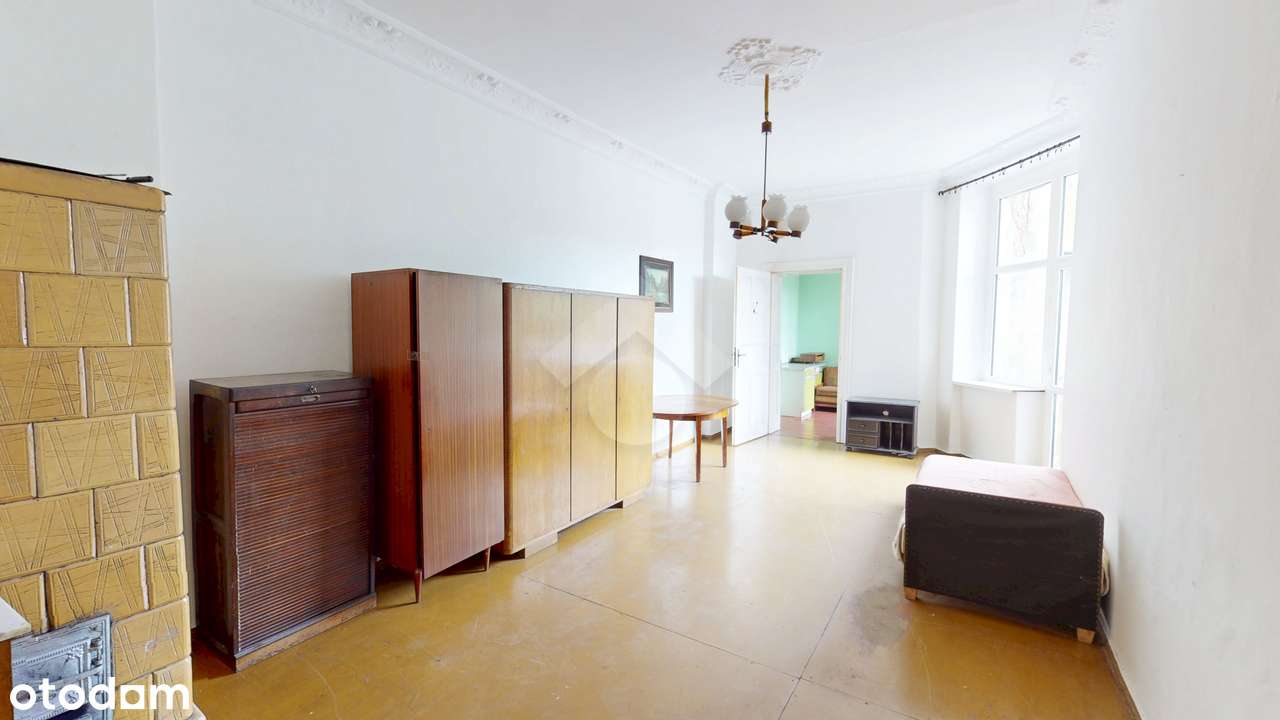 Dwustronne wysokie mieszkanie z oryginalnymi detalami-9