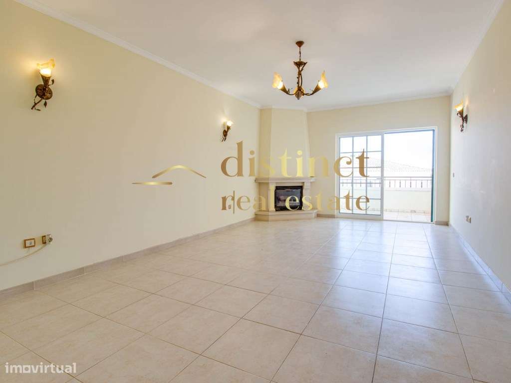 Moradia T2+1 Geminada com Garagem, Piscina, Terraço e BBQ-5