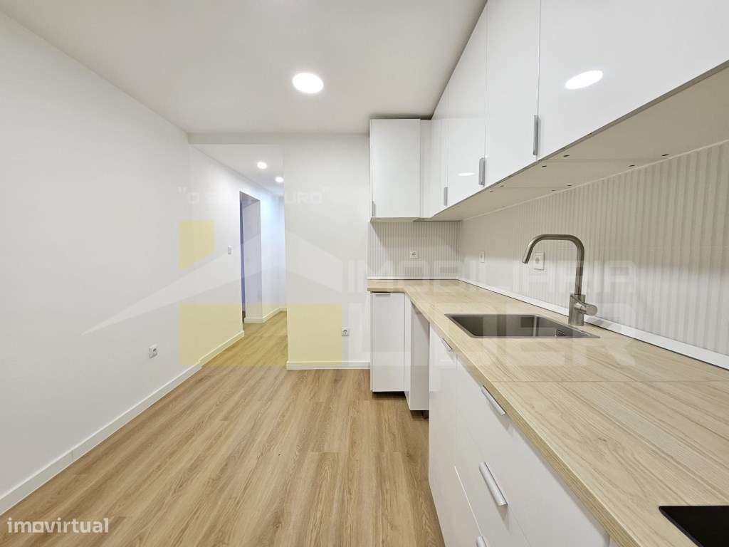 Moradia T4 na Freixofeira a 5 minutos da Freiria. 
Espaço, confort...-16