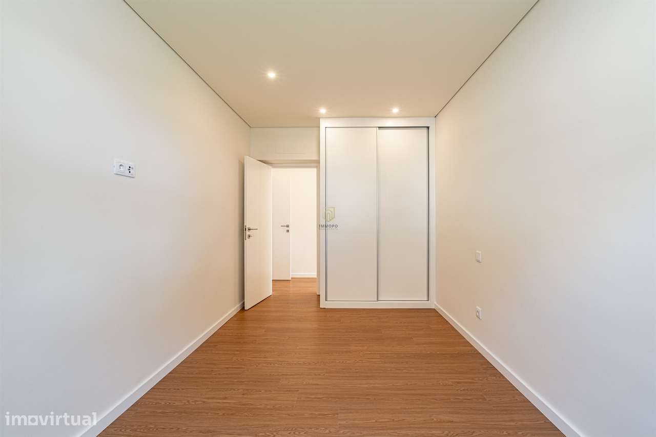 Apartamento T4 totalmente remodelado na Avenida da Boavista, Porto.-15