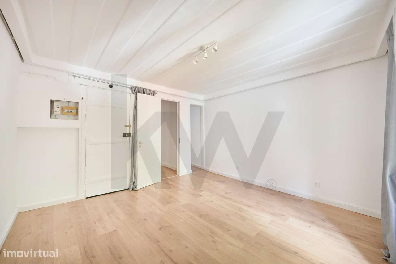 APARTAMENTO RENOVADO T1+1 JUNTO AO CASTELO SÃO JORGE-4