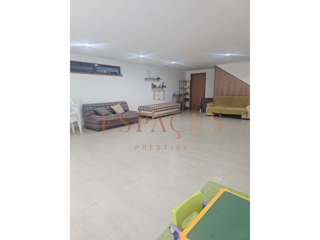 Moradia V4 com Vista Mar - Um Refúgio de Conforto e Elegância-52