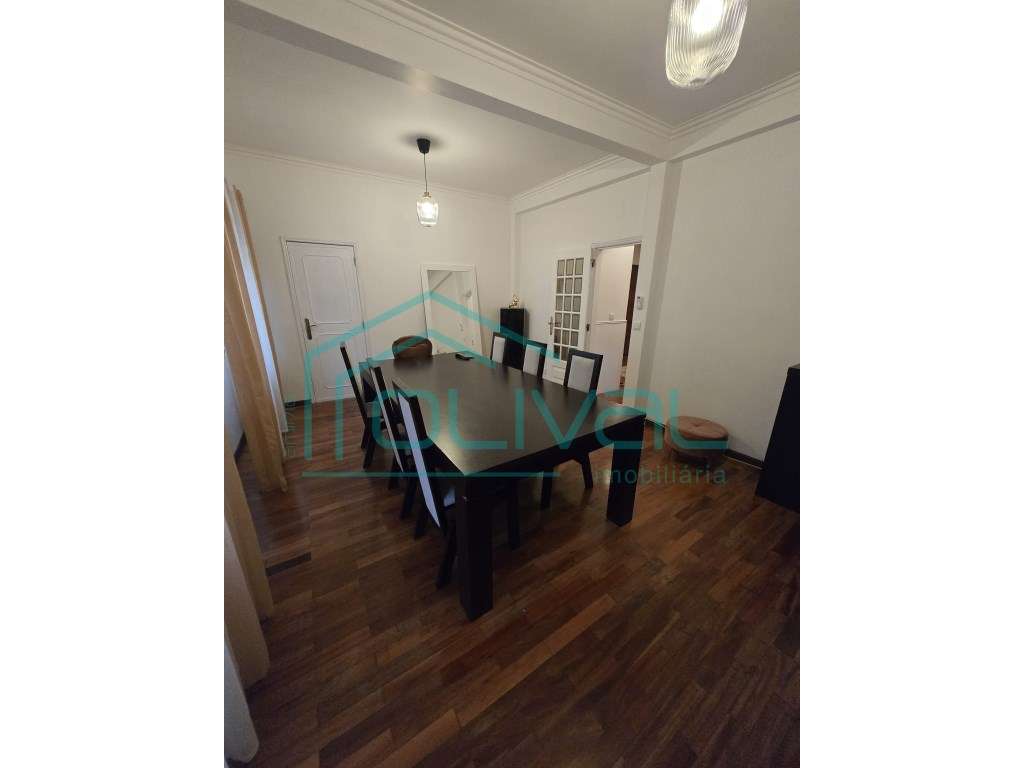 Apartamento T4 com terraço e arrecadação-26