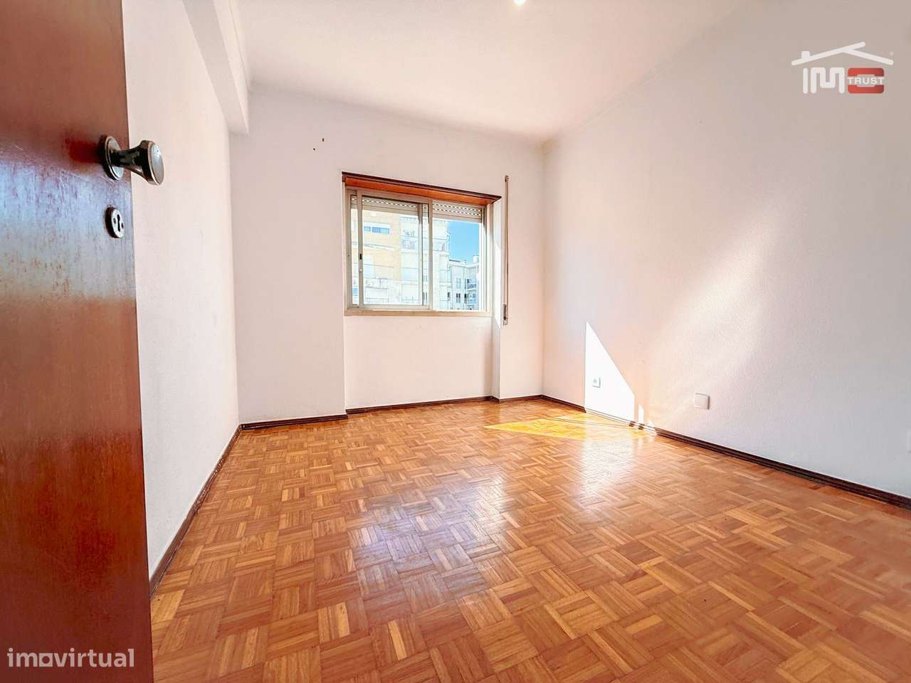 Apartamento T3 Rio Maior - Varanda, Elevador, 2 WCs-11