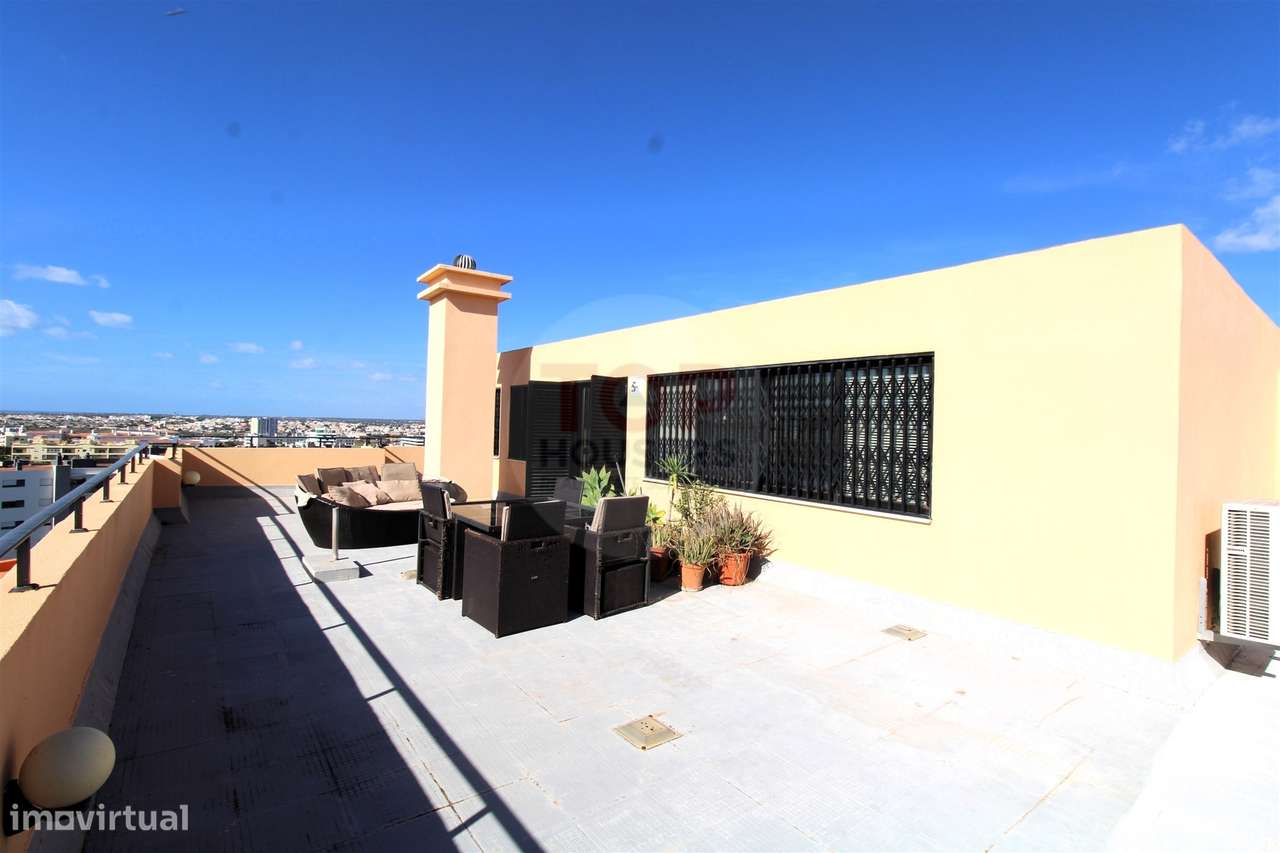 Penthouse T4+1 com Terraço Panorâmico e dois estacionamentos-13