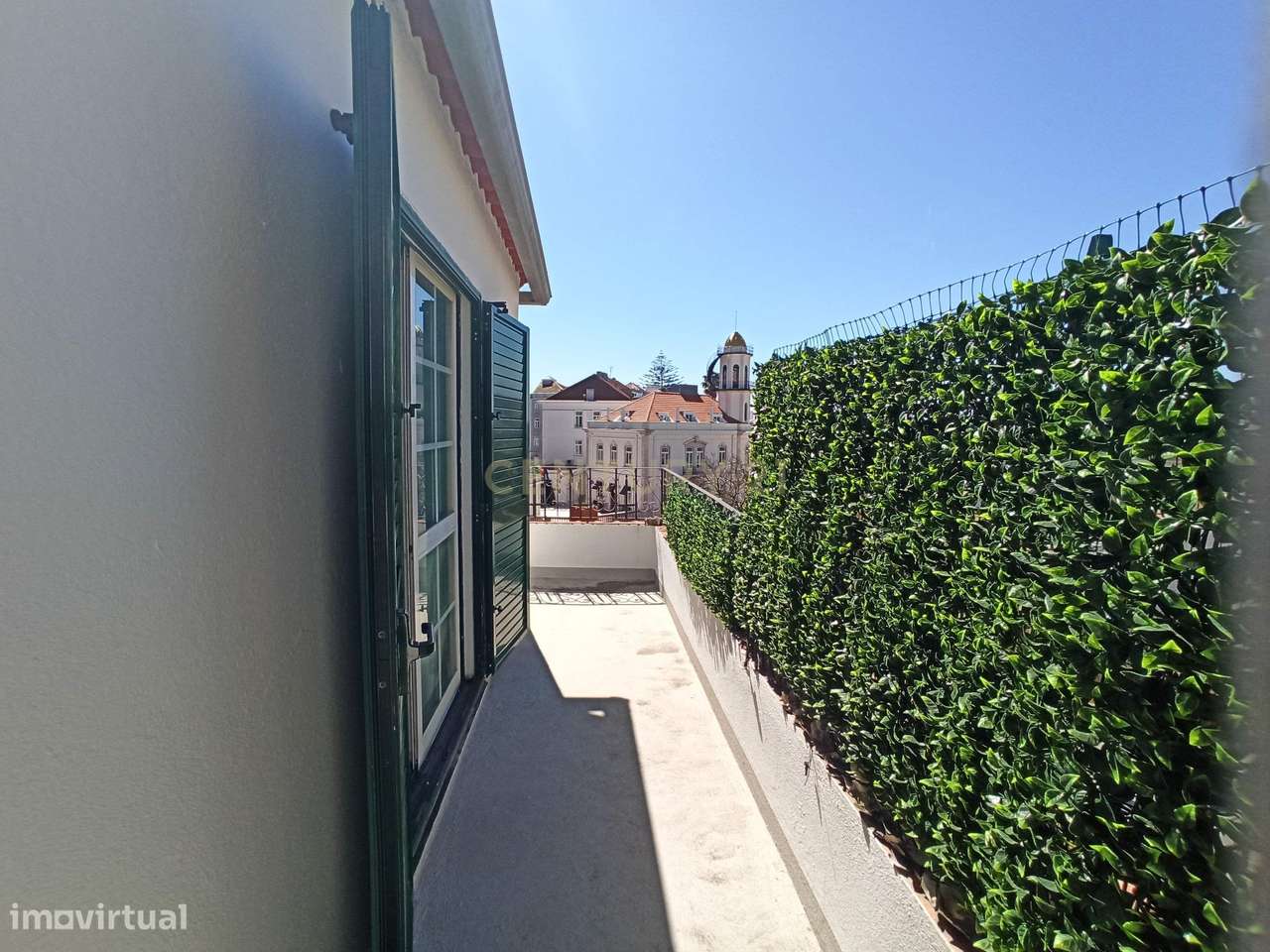 Apartamento com terraço e vista junto ao jardim do Torel-14
