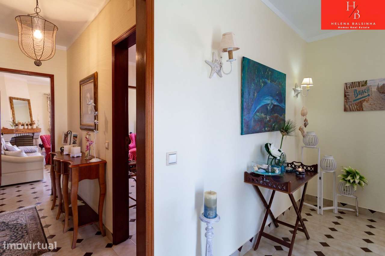 Bonita moradia V6, situada nos Casais de São Lourenço, junto à pra-39