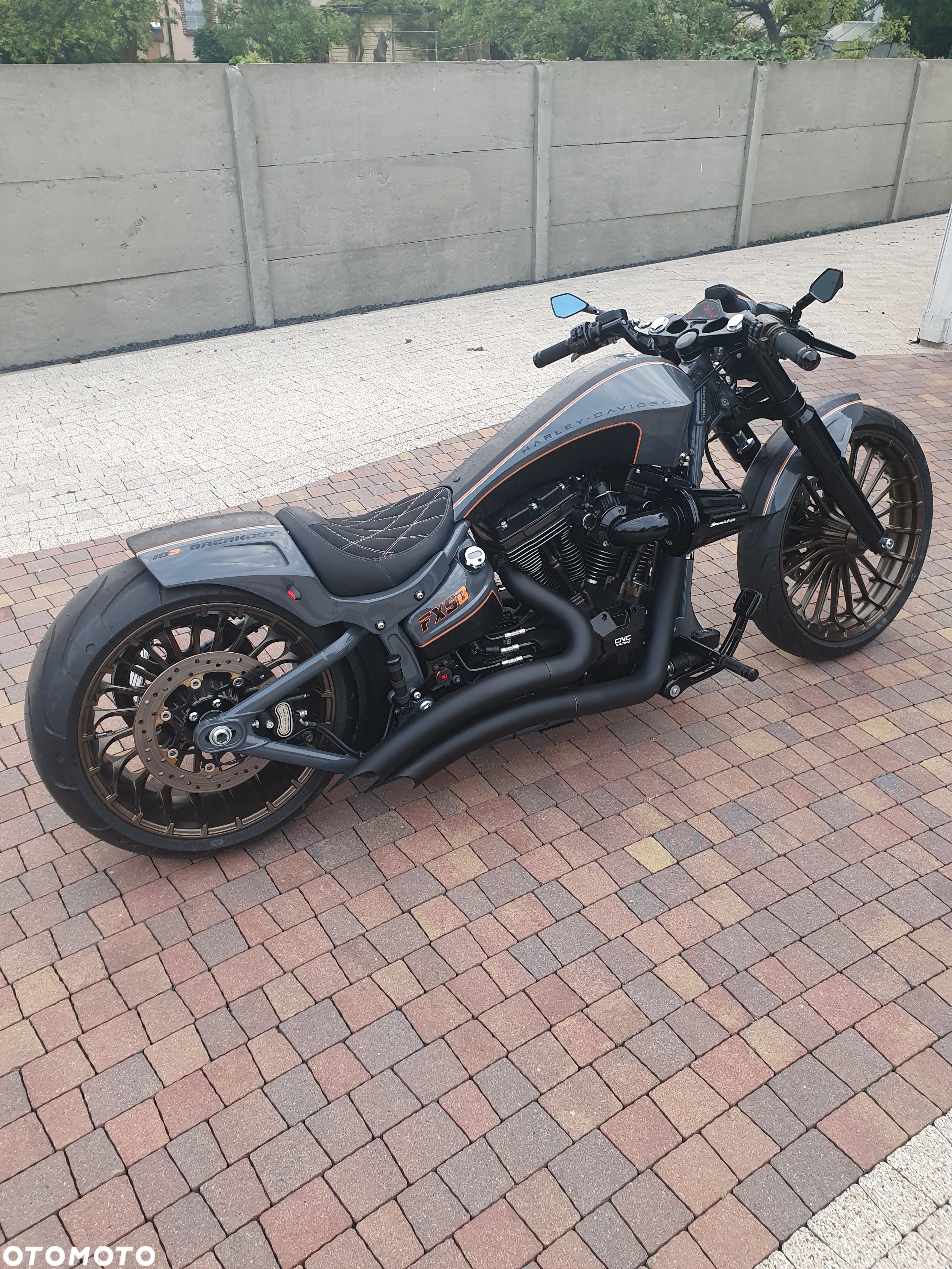 Harley-Davidson FXSB Breakout - 1