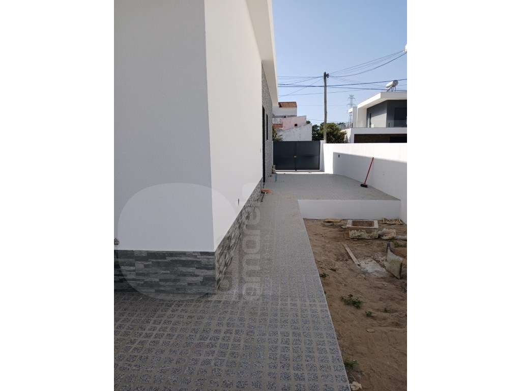 Moradia Térrea Isolada T4 em Fernão Ferro - Grande imagem: 3/12
