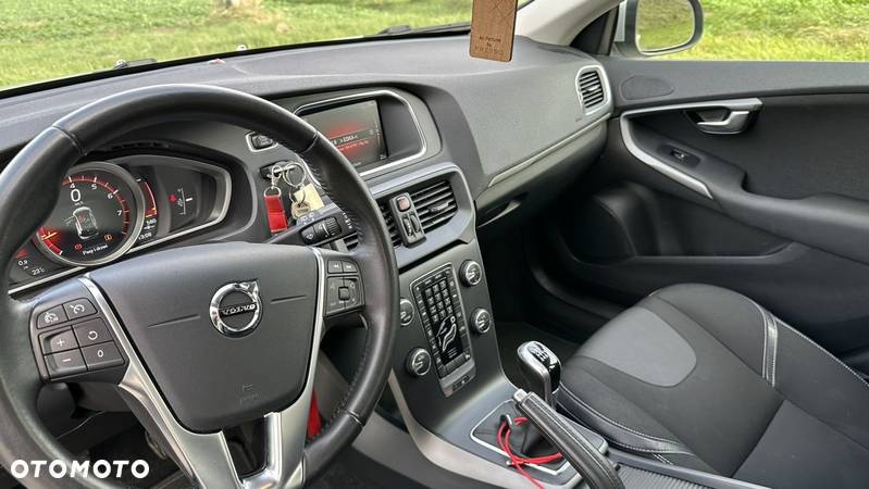 Volvo V40 T2 Momentum - 14