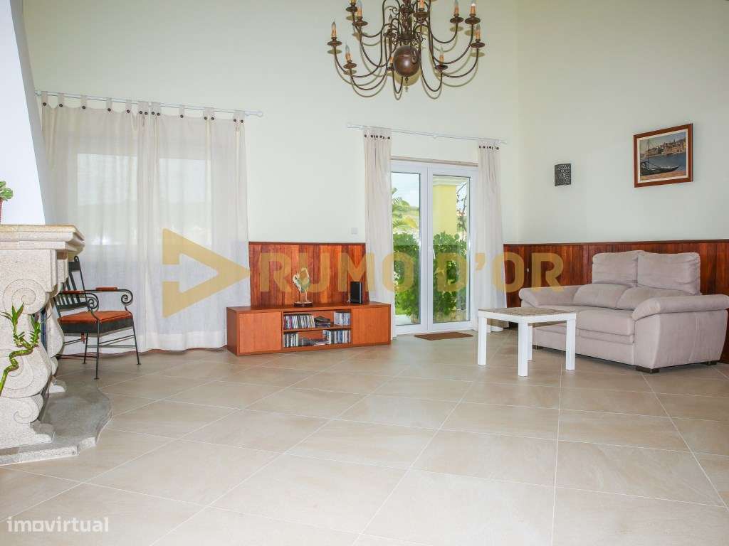 Moradia Exclusiva com áreas Independentes - junto a Arruda dos Vinhos-7