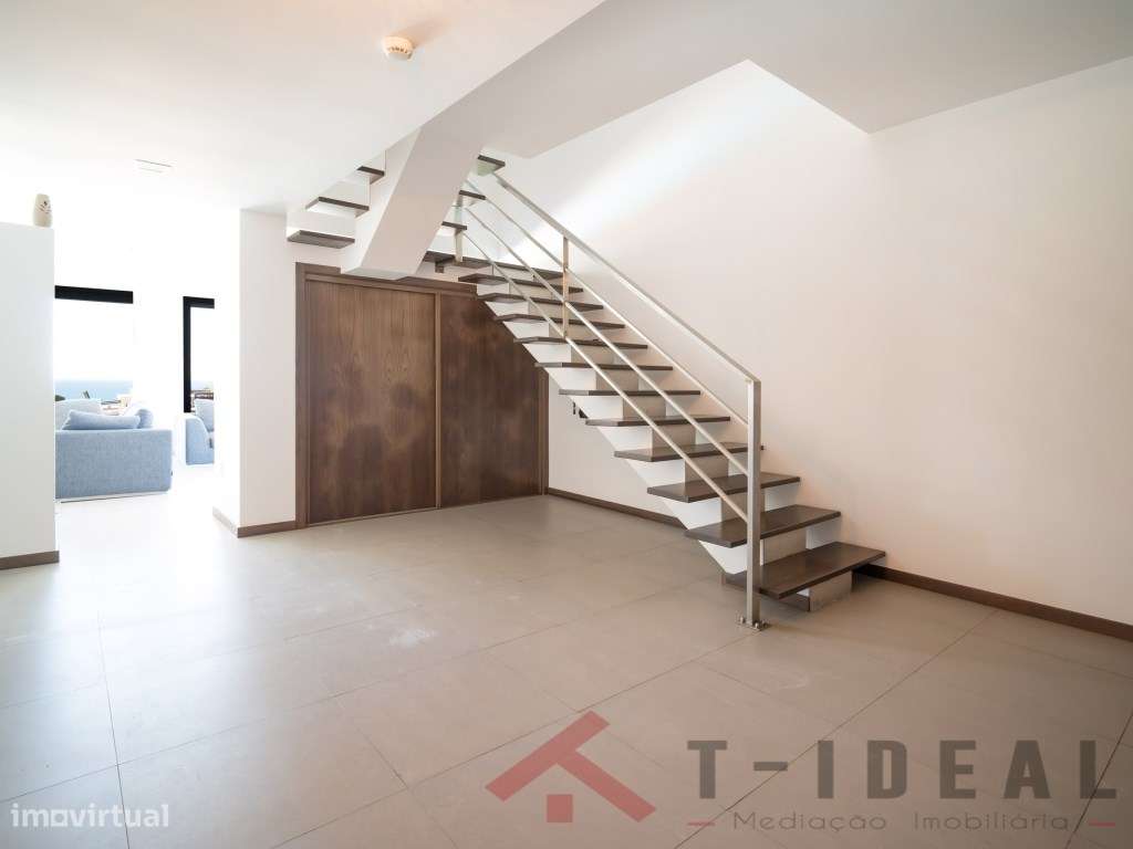 Moradia T4 Moderna Vista Mar-25