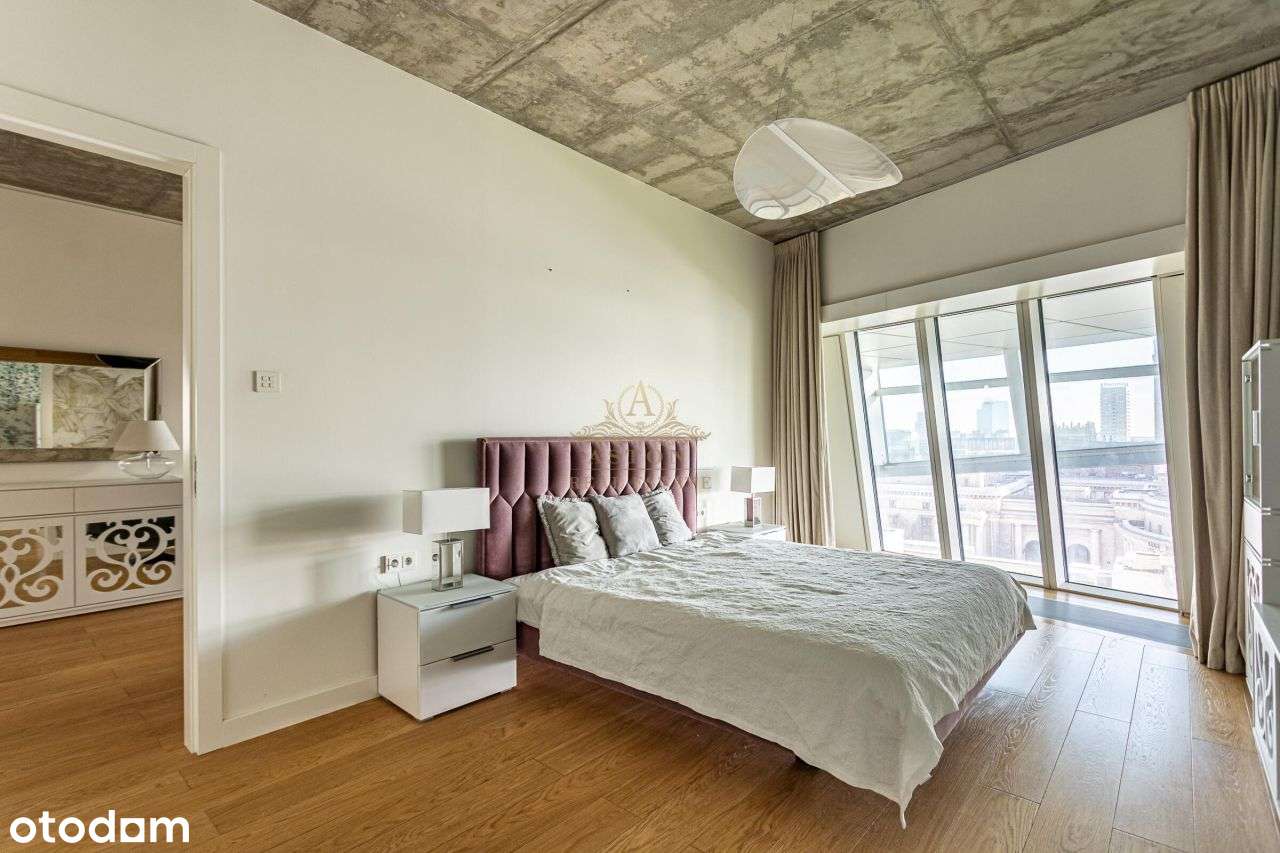 Spacious 5 room 227 sqm apartment on Złota 44-11