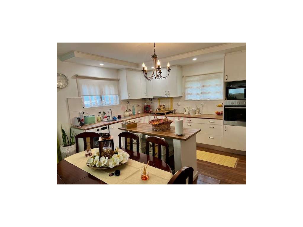 Moradia V5 Duplex em Famões-7