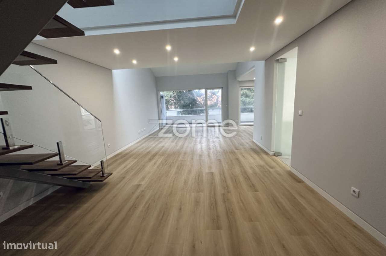 Apartamento T3 com Mezanino – 3 lugares de garagem-10