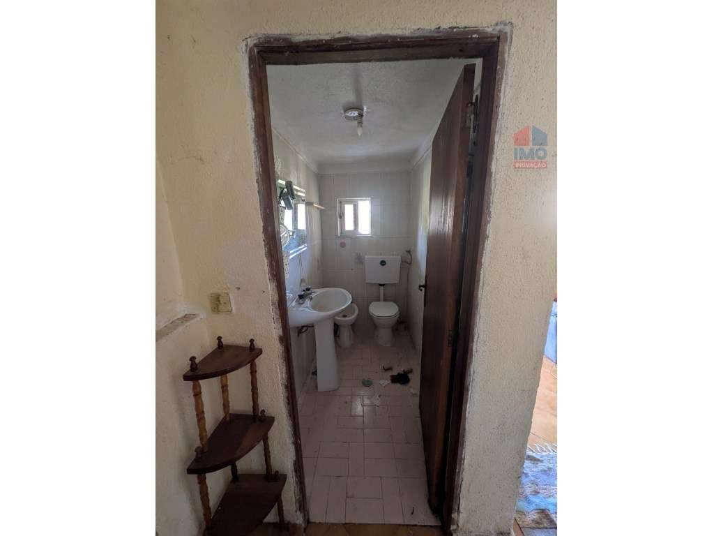 QUINTA COM MORADIA T3 PISCINA TERRENO E ANEXOS-11
