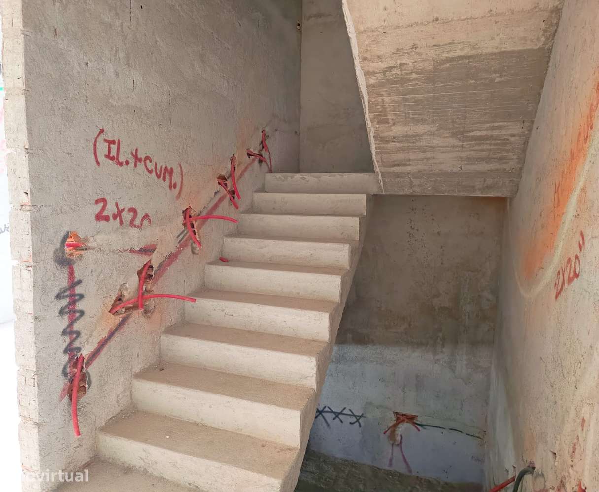 Moradia T4 C/terraço em Alfragide-13