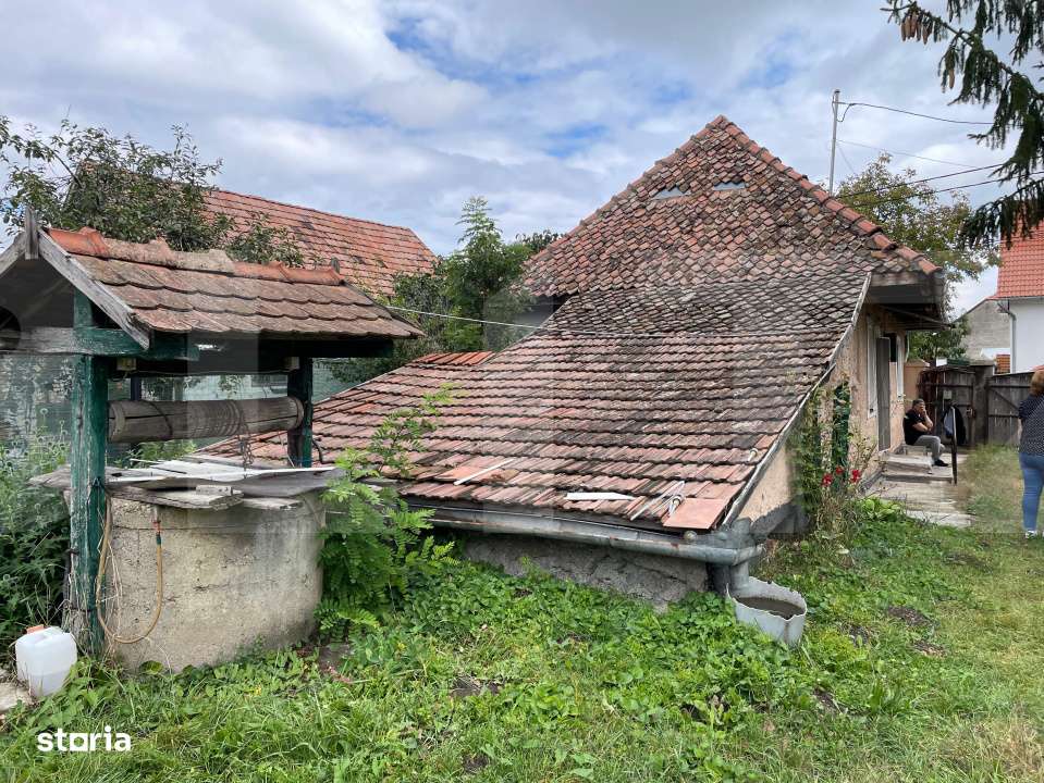 Casa taraneasca in centrul localitatii Ilieni – teren 832 mp. - Imagine principală: 2/6