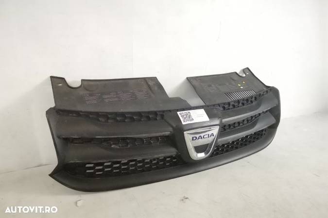 Grila Centrala Radiator Originala In Stare Buna Dacia Logan 2 2013 2014 2015 2016 623103971R - 2